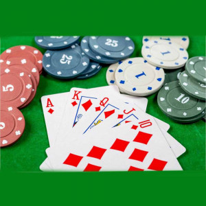 Vetrineinrete® Set da Poker 100 fiches con Valore in Euro e 2 mazzi di Carte Gioco Texas Hold'em con gettone Dealer in Confezione Scatola